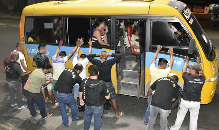 Mais de 200 passageiros são fiscalizados durante operação 'Catraca' em Manaus