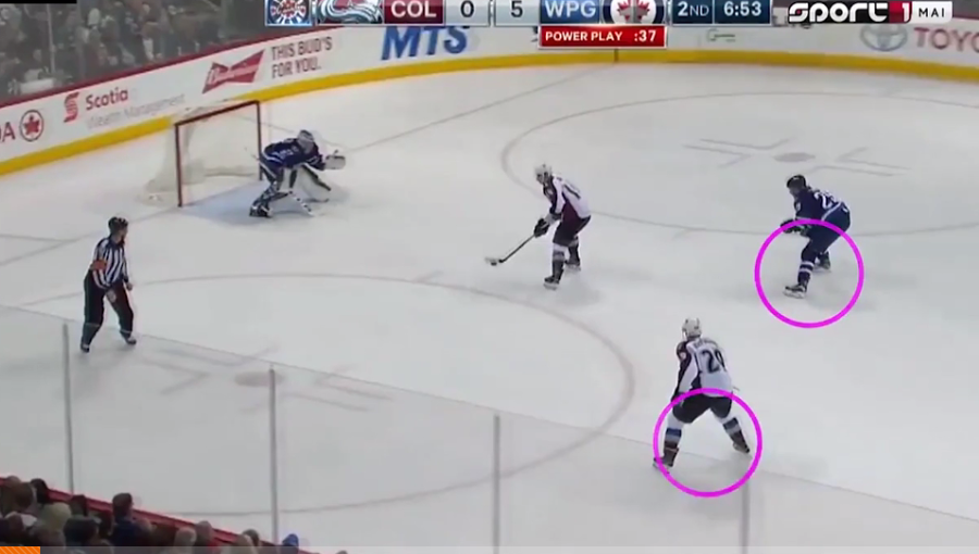 Apresentador desenha pênis durante análise de jogo em transmissão ao vivo