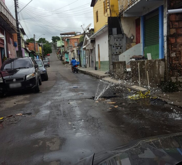 Crateras aparecem onde Prefeitura de Manaus passou com tapa buraco