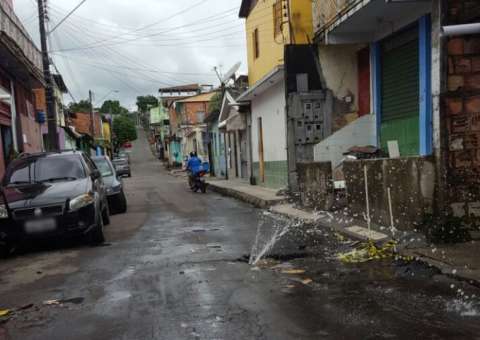Crateras aparecem onde Prefeitura de Manaus passou com tapa buraco