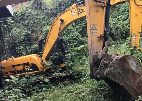 TRT leiloa escavadeira, caminhão e carro no fim do mês