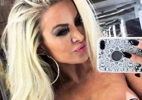 Musa da Grande Rio revela sobre bumbum e seios fartos 'Pode apertar e chacoalhar que não vai encontrar cicatriz'