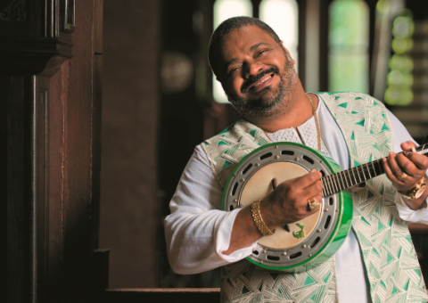 Arlindo Cruz abre os olhos após ter sedação reduzida