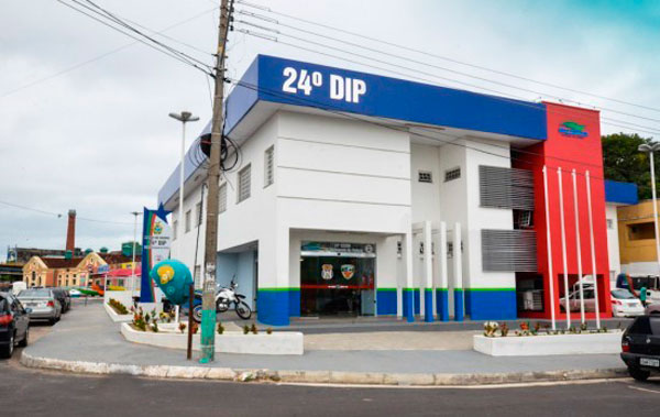 Polícia prende dupla suspeita de roubar R$ 13 mil de caminhão de empresa em Manaus