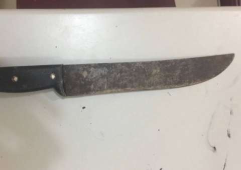 Jovem esfaqueia família e mata menino de 7 anos por acreditar ser o Coringa