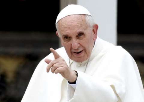 Papa pede aos jovens que troquem 'a vida no sofá' por um mundo melhor