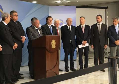 Temer exclui servidores estaduais e municipais da reforma da Previdência