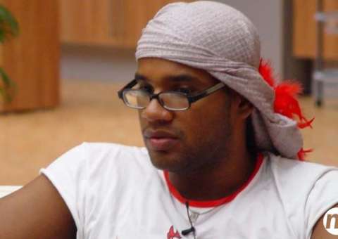 Ex-bbb é enforcado com cabo de aço por membro da família