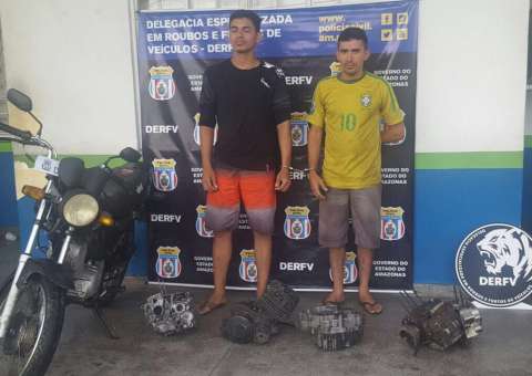 Em Manaus, dupla é presa suspeita de receptação de peças de motos roubadas 