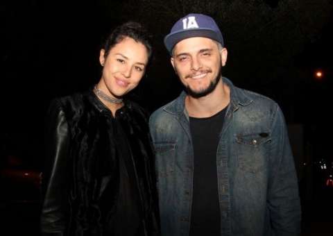 Bruno Gissoni está morando com Yanna Lavigne após negar reconciliação