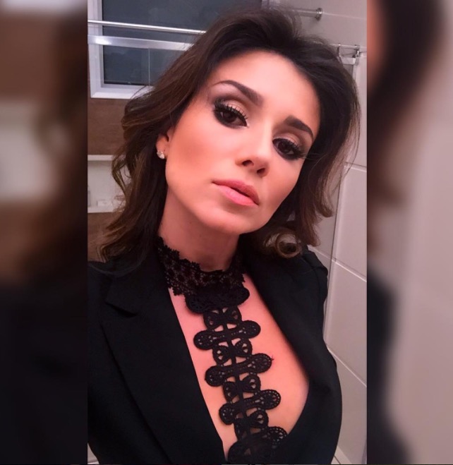 Paula Fernandes posa sem maquiagem e divide opiniões