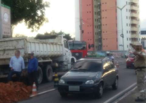 Obra em trecho da avenida Ephigênio Salles será refeita na noite desta quarta-feira em Manaus 