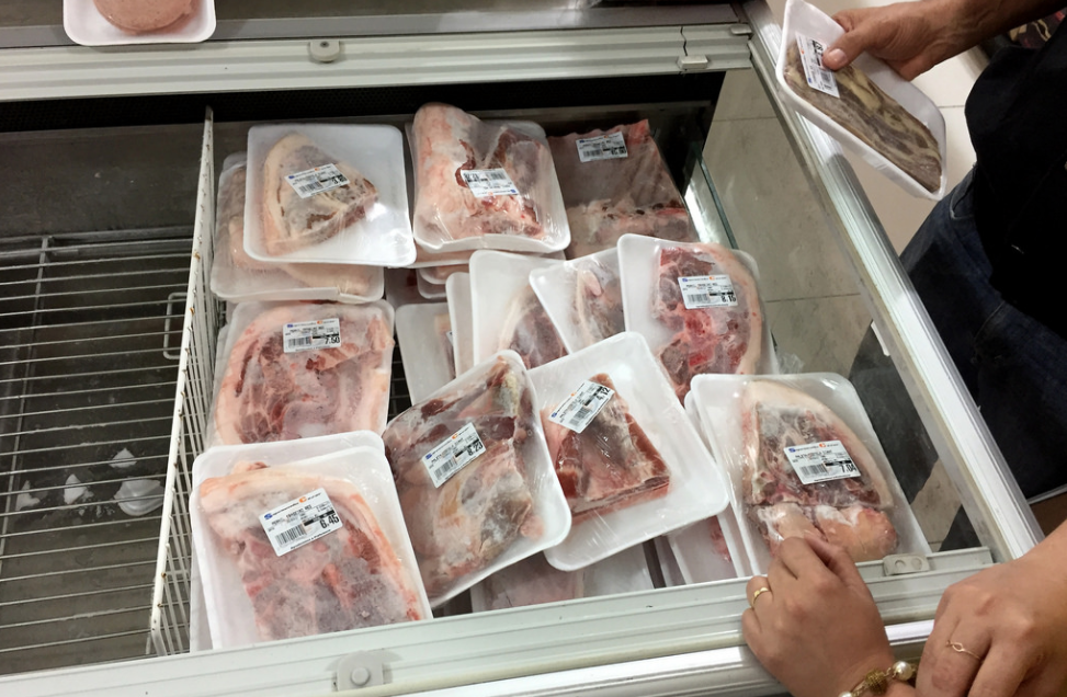 Procon apreende 80kg de carne em Manaus