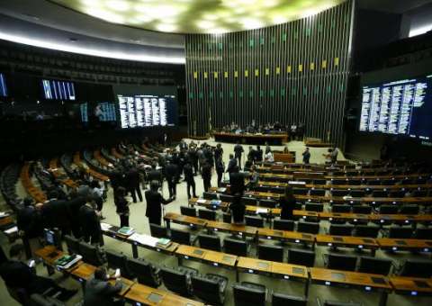 Câmara aprova projeto que libera terceirização de atividades nas empresas