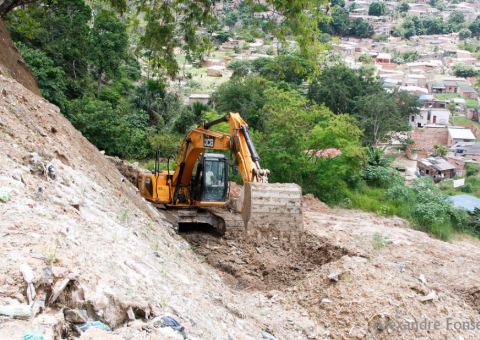 Ação preventiva contém erosão de grande proporção no conjunto Canaranas  