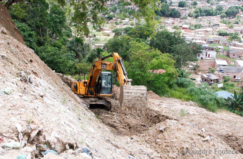Ação preventiva contém erosão de grande proporção no conjunto Canaranas  