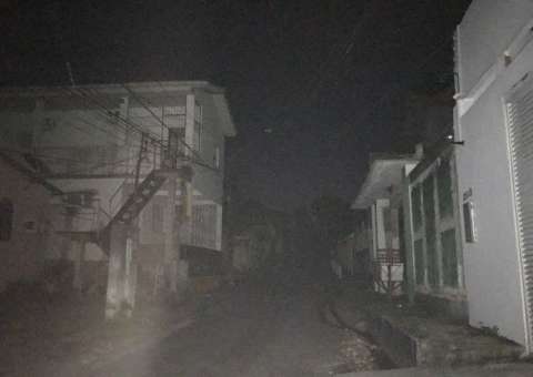 Apagão em Manaus: bairros ficam sem energia na noite desta quarta