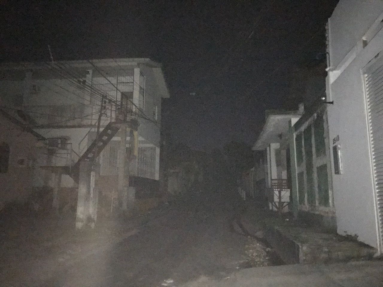 Apagão em Manaus: bairros ficam sem energia na noite desta quarta