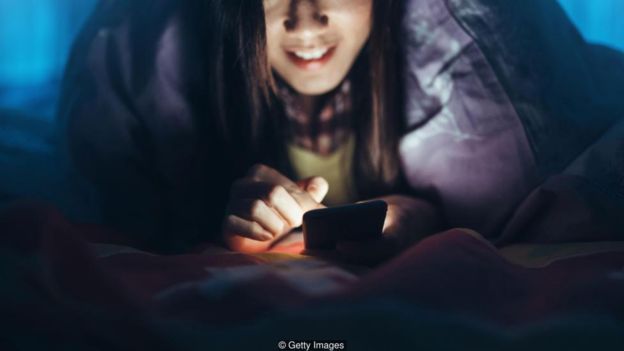 Profissionais do mercado de sexo vendem acesso às suas vidas privadas pelas redes sociais