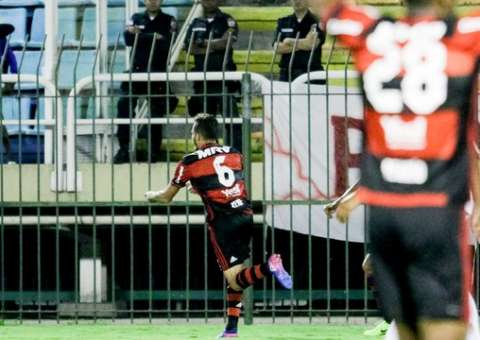 Flamengo vence Bangu e garante vantagem para semifinais no Carioca