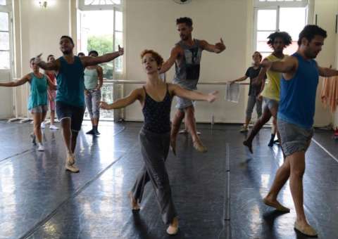 Espetáculo de dança ‘Por um momento’ ganha novas apresentações