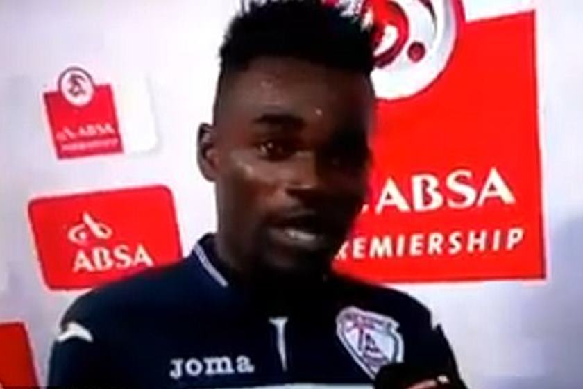 Jogador de futebol comete gafe ao citar esposa e amante durante entrevista ao vivo 