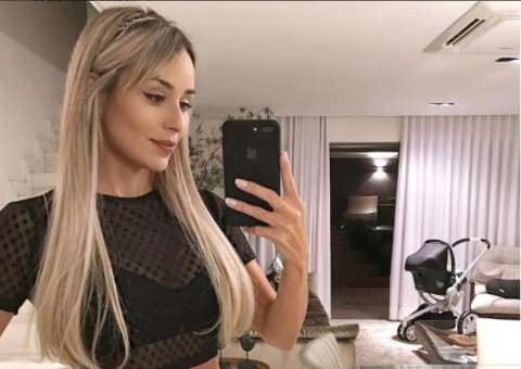 Ex-BBB Letícia Santiago mostra barriga sarada uma semana após parto