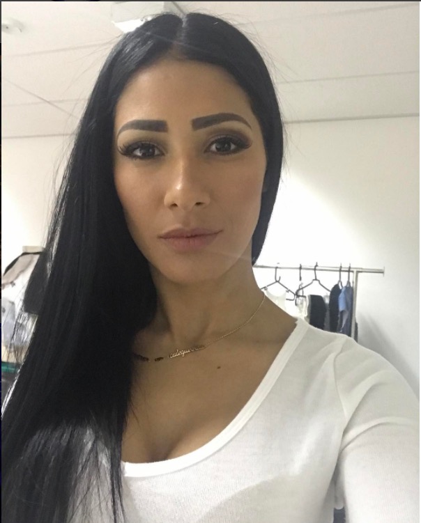 Simaria solta o verbo após internauta criticar Simone