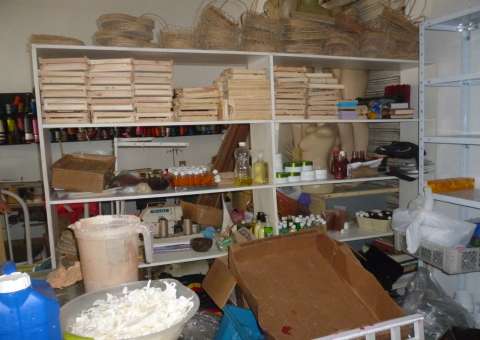 Polícia Civil fecha fábrica clandestina de cosméticos em Manaus