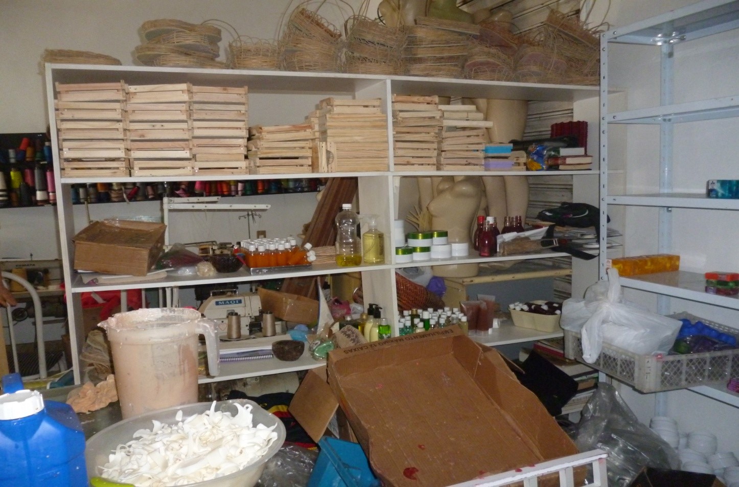 Polícia Civil fecha fábrica clandestina de cosméticos em Manaus