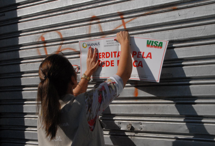 Em Manaus, drogaria é interditada durante fiscalização da Vigilância Sanitária