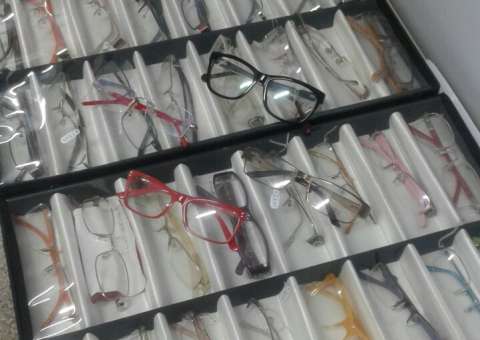 Homem é preso com 70 pares de óculos roubados de ótica em Manaus