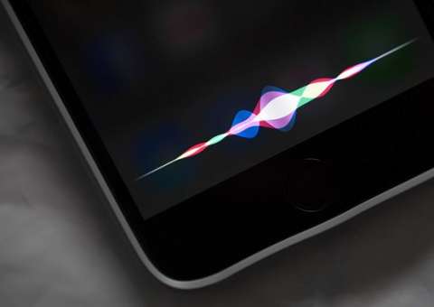 Criança pede ajuda à Siri para salvar mãe  