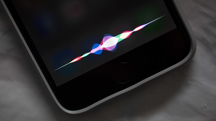 Criança pede ajuda à Siri para salvar mãe  