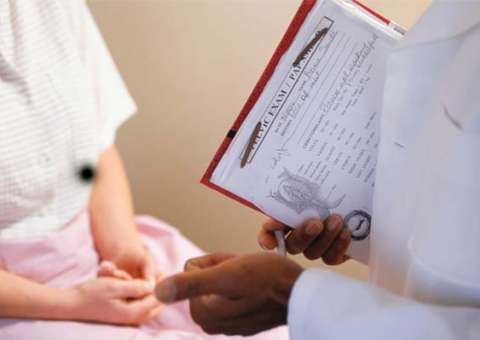 Chá de casca de árvore combate corrimentos e doenças do útero     