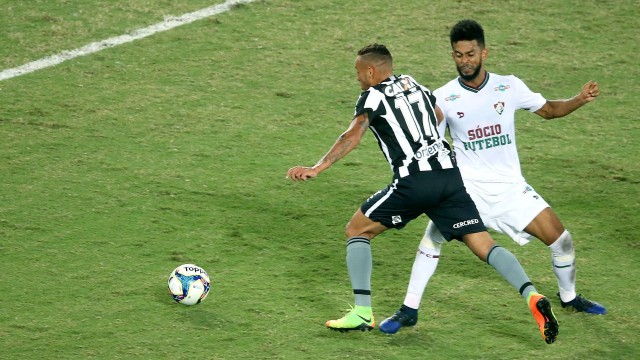 Após lance polêmico, atacante do Bota alfineta Renato Chaves do Fluminense