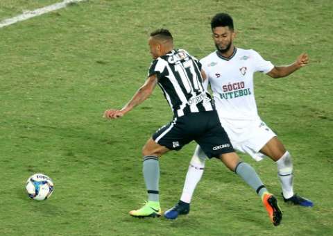 Após lance polêmico, atacante do Bota alfineta Renato Chaves do Fluminense