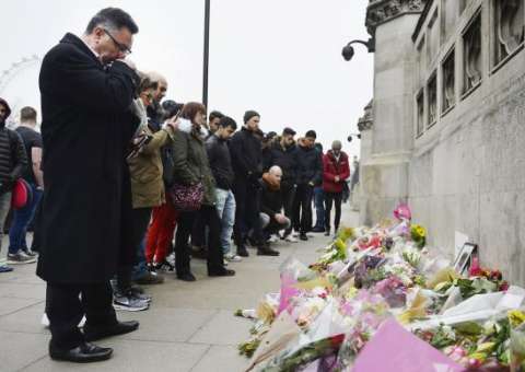 Duas pessoas são presas por suspeita de envolvimento com atentado em Londres