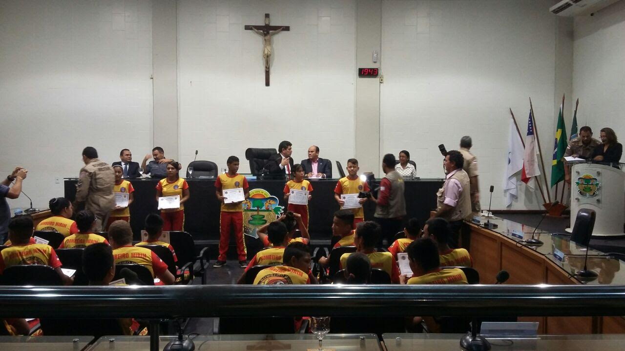 Bombeiros Mirins são promovidos a alunos-cabos no Amazonas  