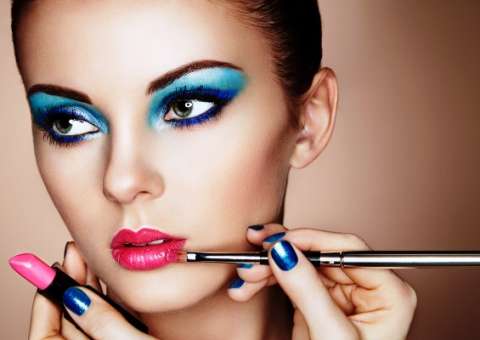  Alergias e infecções: Conheça os perigos de usar maquiagem vencida