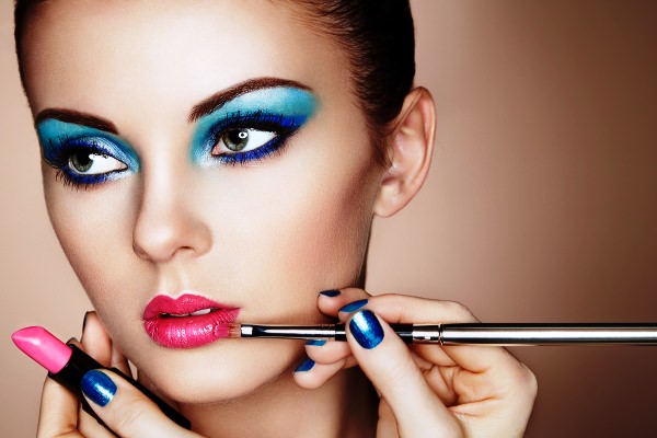  Alergias e infecções: Conheça os perigos de usar maquiagem vencida