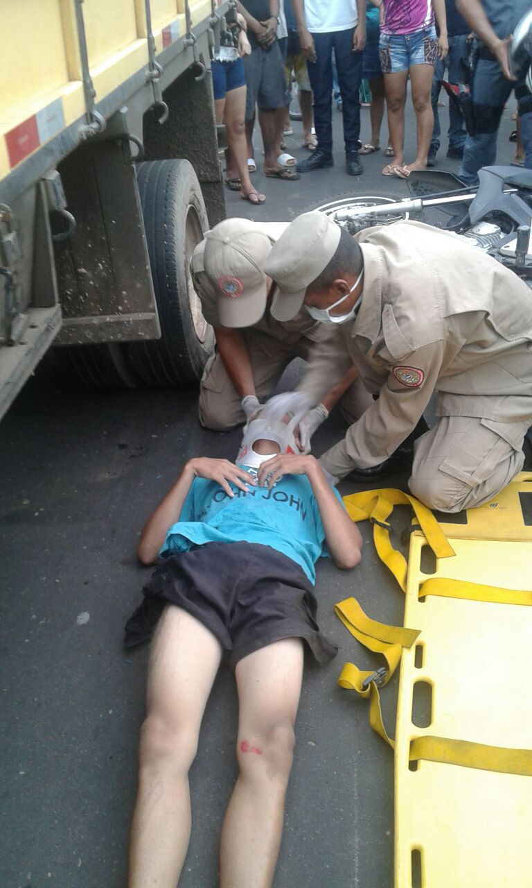 Adolescentes em moto causam acidente grave e deixam 4 feridos no Amazonas