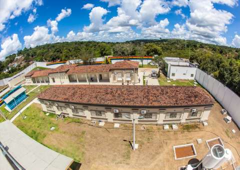 Interno morre carbonizado e 32 fogem durante rebelião na fundação socioeducativa no PE