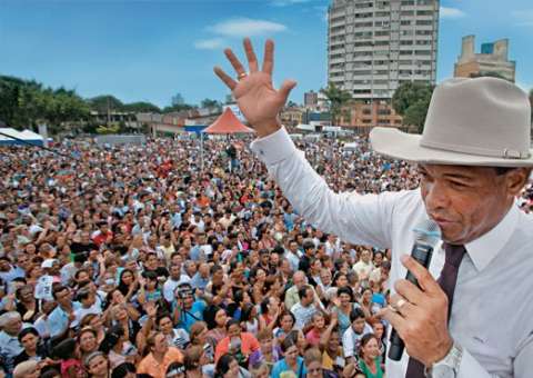 Obras na mansão do pastor Valdomiro causam transtornos ao vizinho