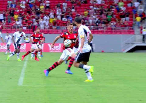 Flamengo e Vasco empatam em 2 a 2 no Mané Garrincha