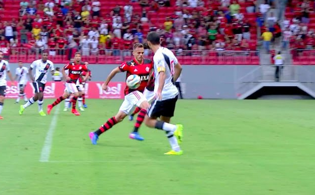 Flamengo e Vasco empatam em 2 a 2 no Mané Garrincha