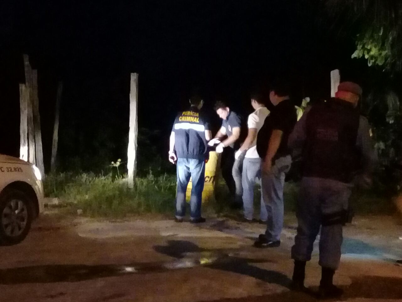 Dois homens são mortos a facadas, pauladas e tiro em Manaus