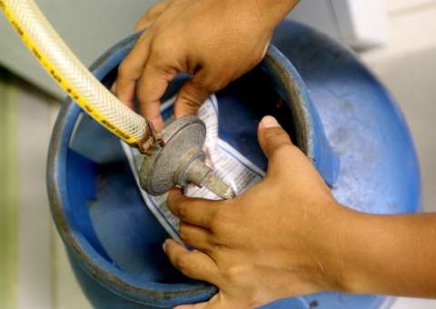 Gás de cozinha vai  custar R$ 54 a partir de  terça-feira em Manaus 