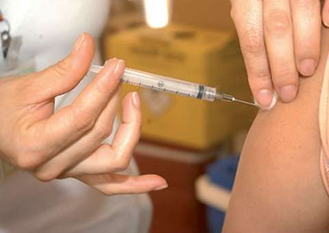 Ministério da Saúde pretende  vacinar mais de 1 milhão  contra o vírus Influenza