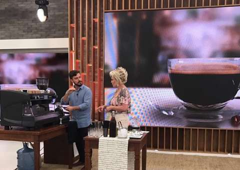 Ana Maria Braga diz que café de convidado está “uma porcaria” e é criticada na web